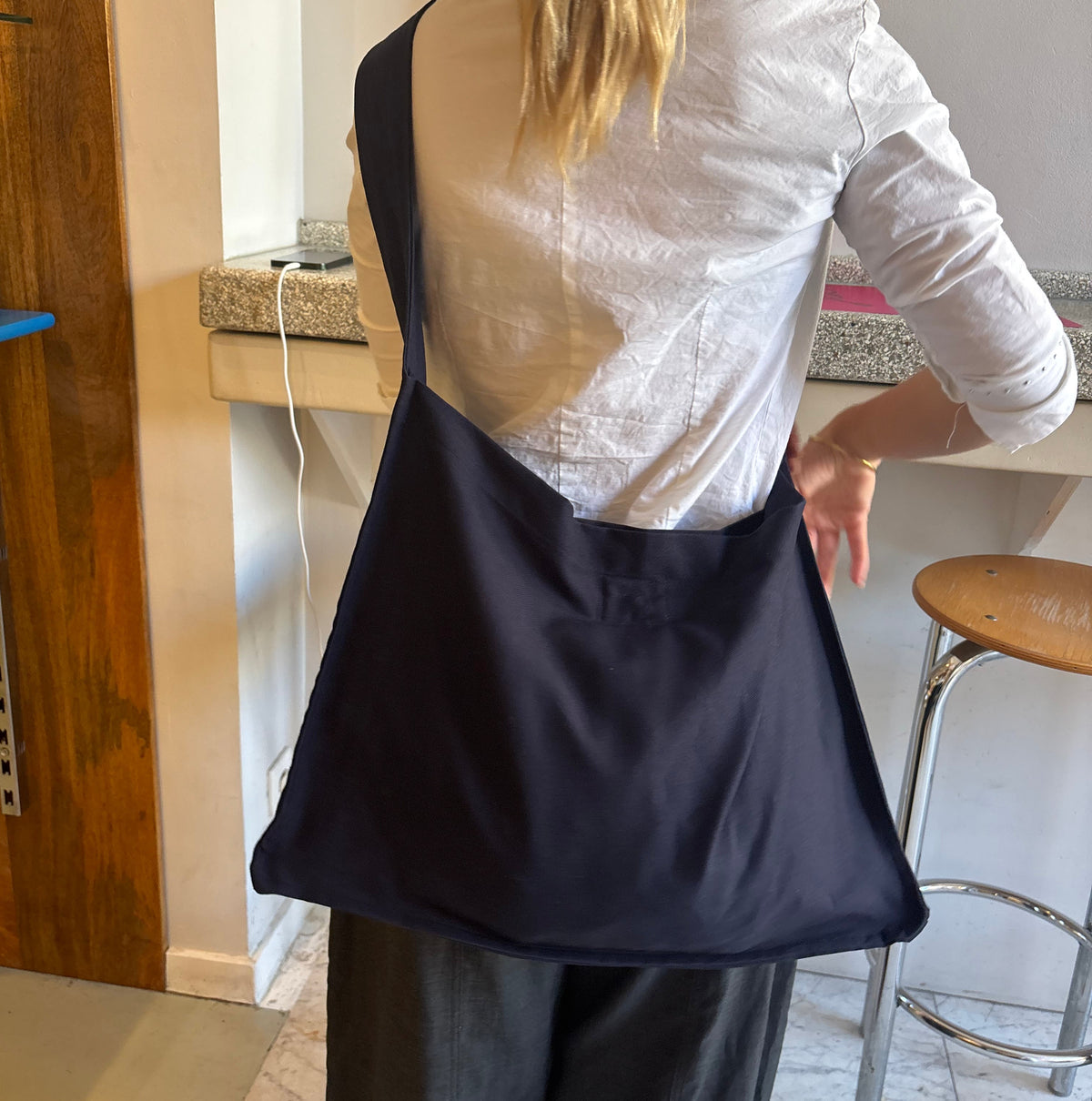 CLASSIC CROSSBODY — NAVY BLUE