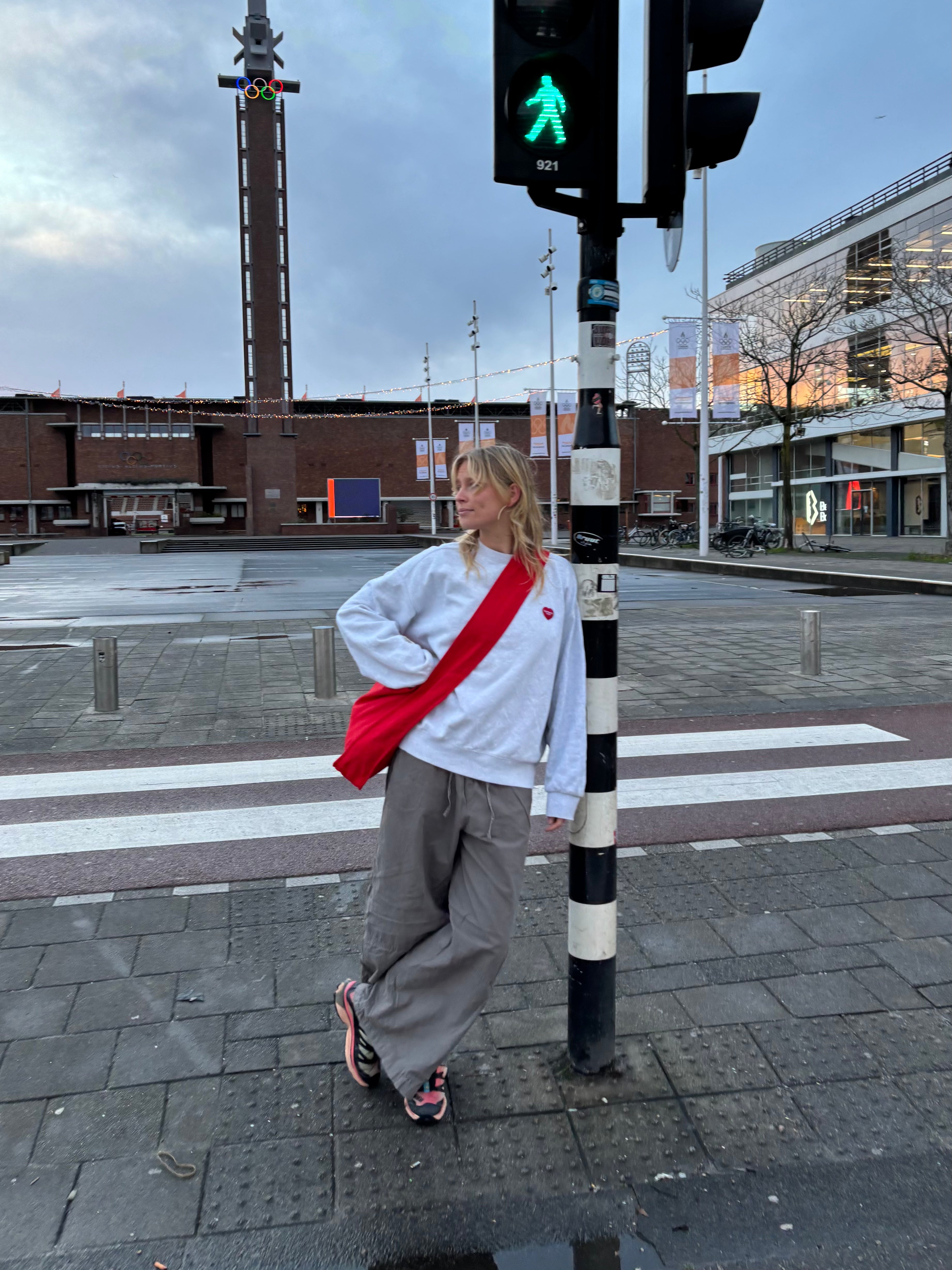 CLASSIC CROSSBODY - POPPIN RED