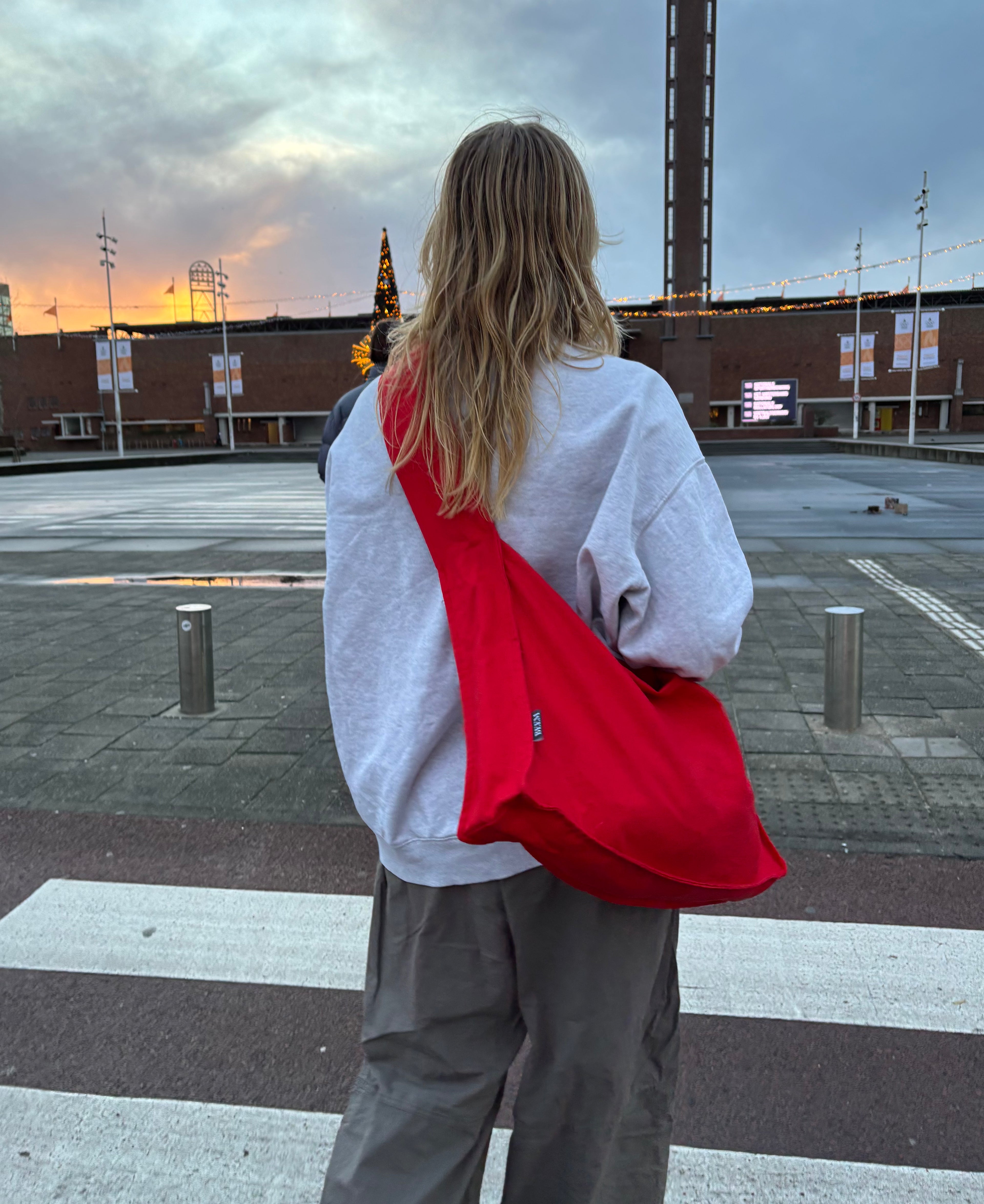 CLASSIC CROSSBODY - POPPIN RED
