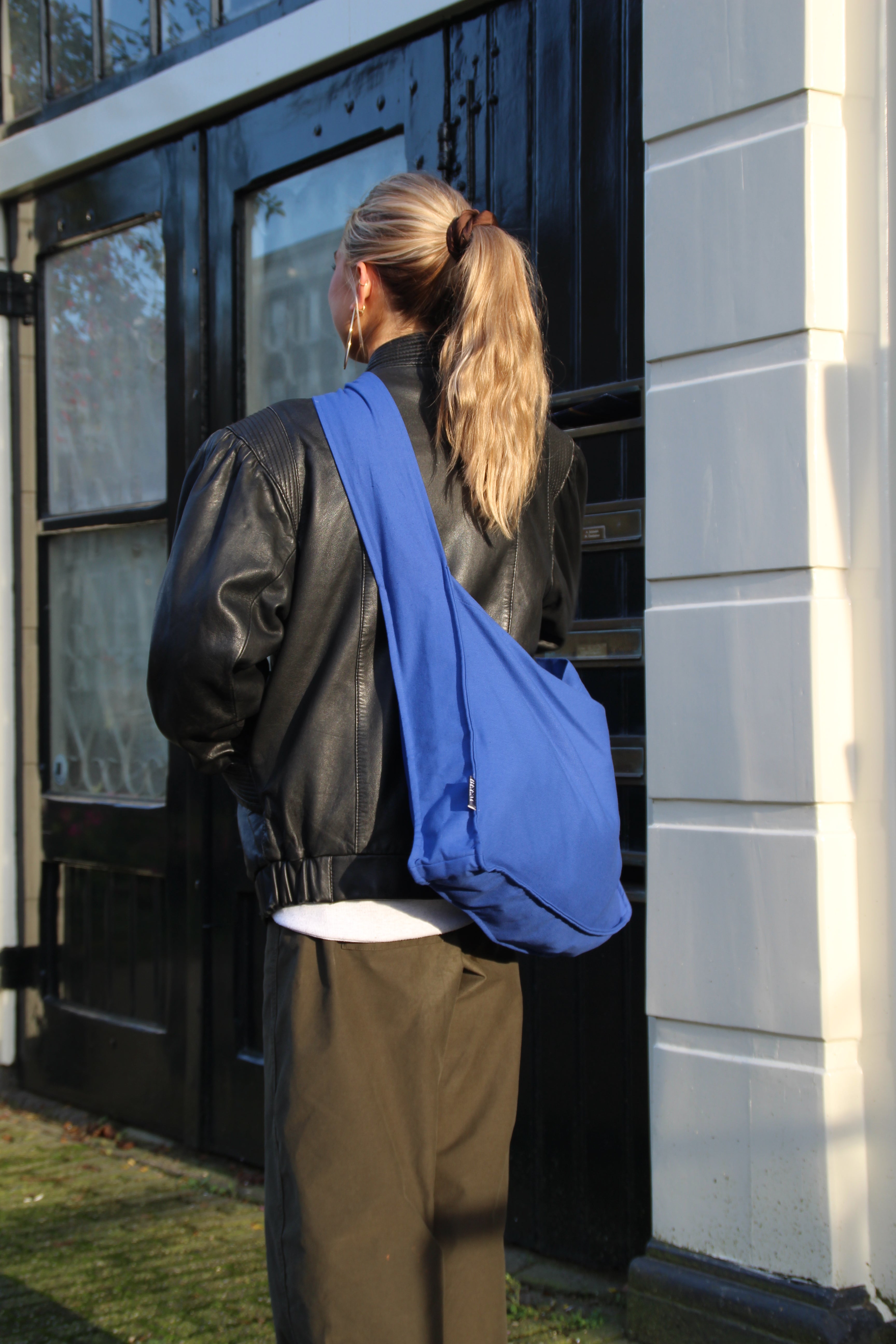 CLASSIC CROSSBODY - POPPIN BLUE